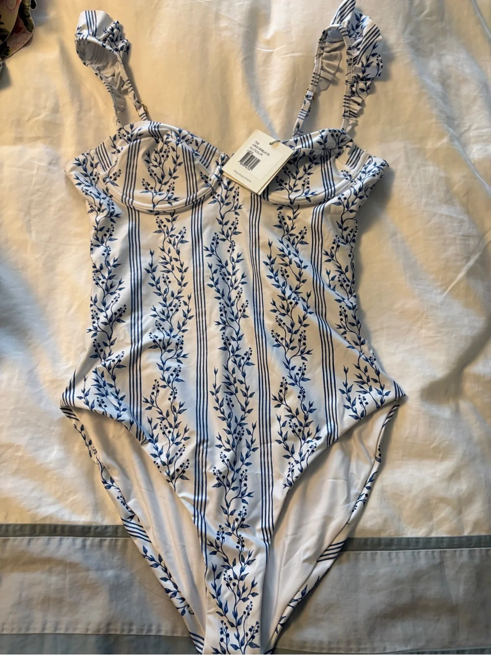 NEW Agua by Agua Bendita Ajonjoli Ruffled Grosellas One-Piece Swimsuit Size  L